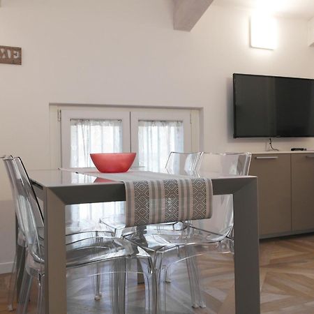 Luminoso Bilocale Zona Tibaldi Bocconi Apartment มิลาน ภายนอก รูปภาพ