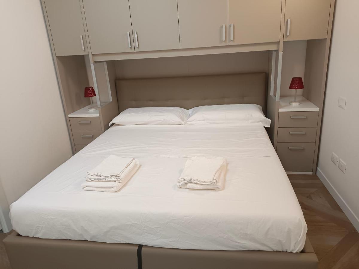 Luminoso Bilocale Zona Tibaldi Bocconi Apartment มิลาน ภายนอก รูปภาพ