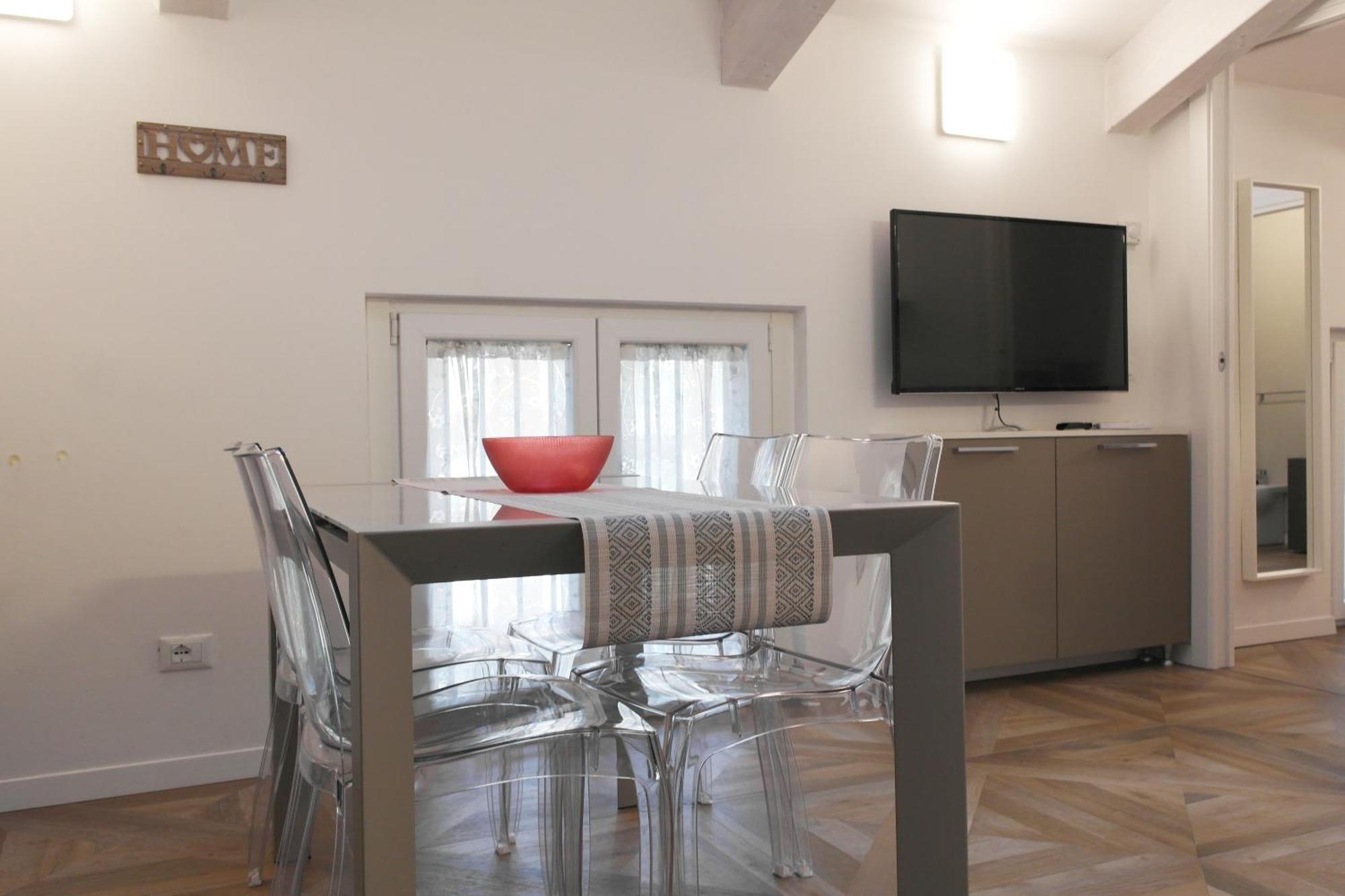 Luminoso Bilocale Zona Tibaldi Bocconi Apartment มิลาน ภายนอก รูปภาพ